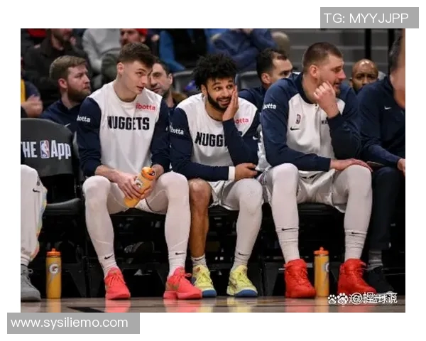 约基奇领衔掘金队精彩对决赛场上演绝妙配合与激烈竞争